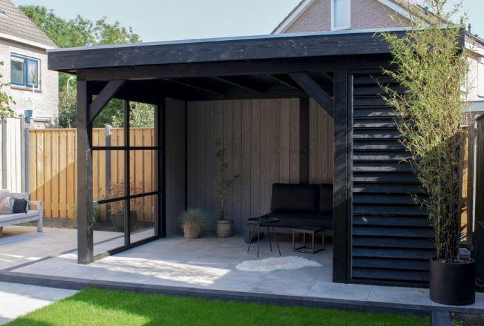 Альтанка зі склінням